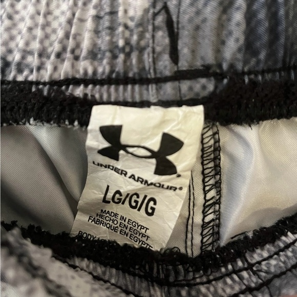 Under Armour Striped Athletic Shorts Large - Picture 5 of 5